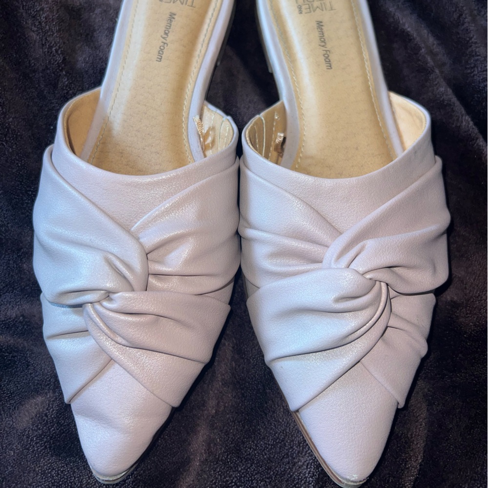 Size 9 Slip on flats.